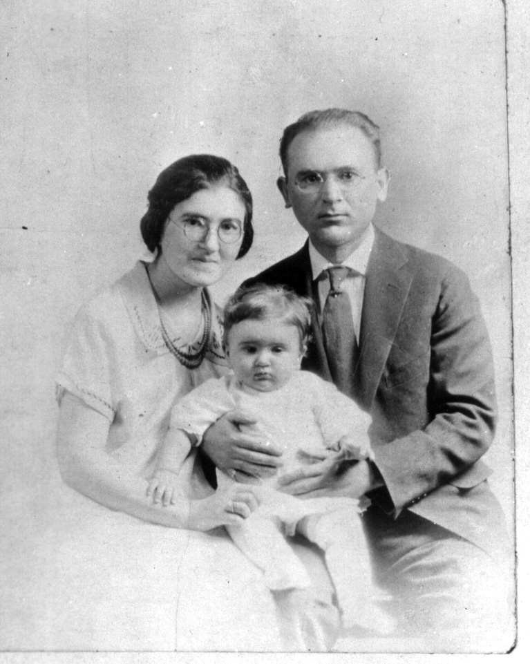 [Ruth Slenczynska as an infant with her parents]. (n.d.). https://www.siue.edu/lovejoy-library/musiclistening/special_collections/title/slenczynska/img/rs_child.jpg