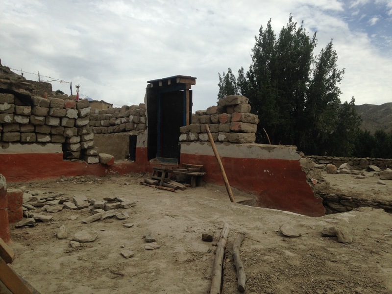 http://iris.siue.edu/nepal-earthquakes-archive/plugins/ftp/Ghiling (demolishing houses).jpg